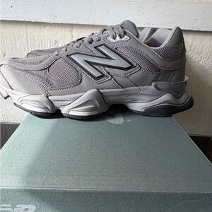 New Balance Men's Light Grey Athletic Sneakers